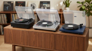 Arkrocket Huygens vs. Audio-Technica LP120X vs. Pro-Ject Debut Carbon: Which Turntable Wins?