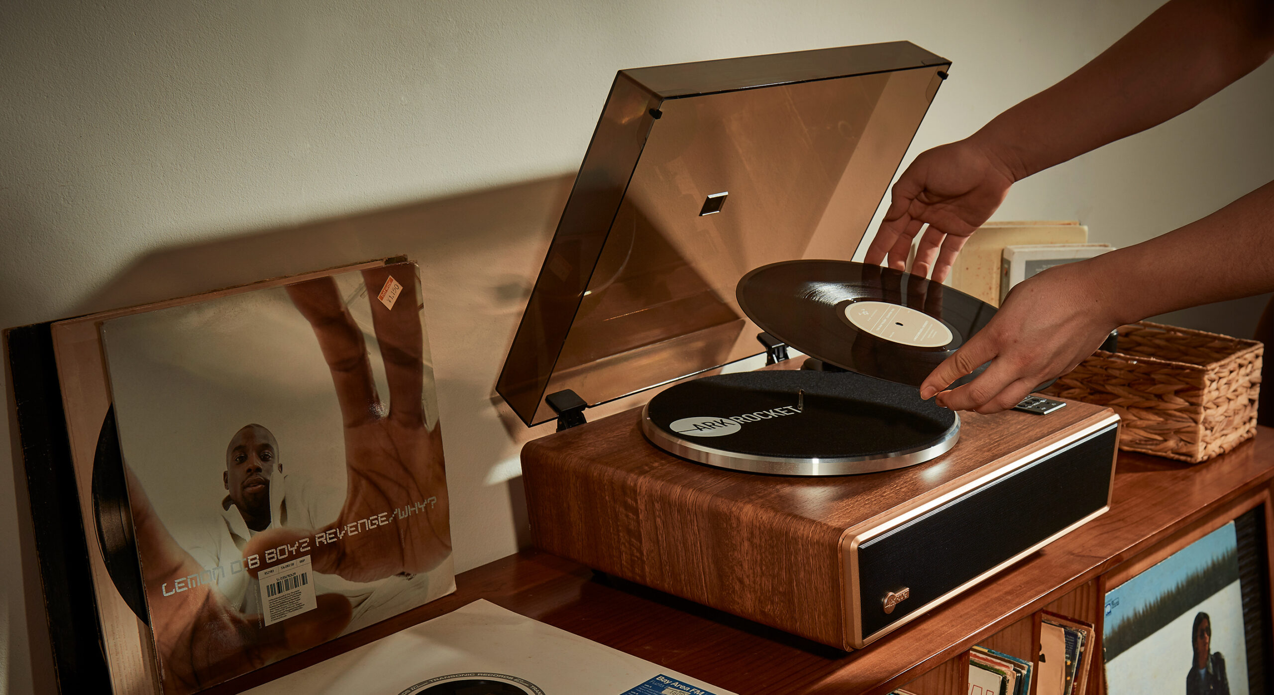 Arkrocket Huygens Bluetooth Turntable - Walnut
